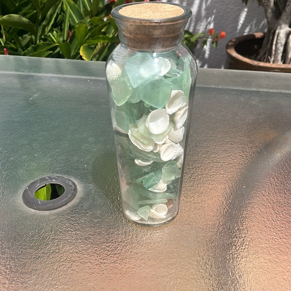 Loaded Beautiful Beach Glass & Seashells Glass Jar 🌊 🐚 - Picture 3 of 5